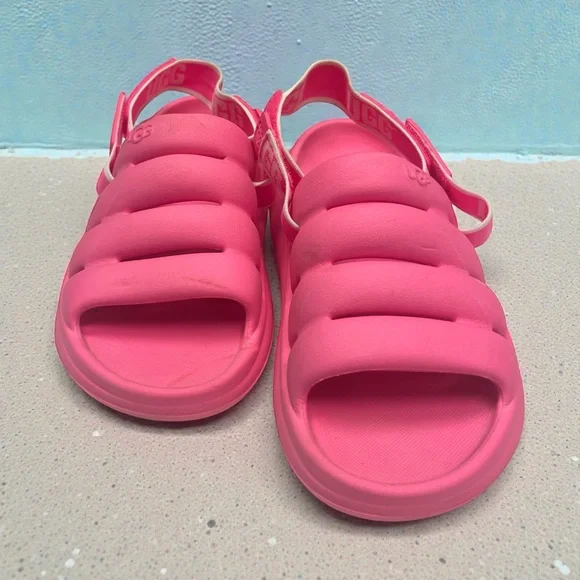 **like new** UGG Women’s Vibrant Pink Sandals - Picture 3 of 9